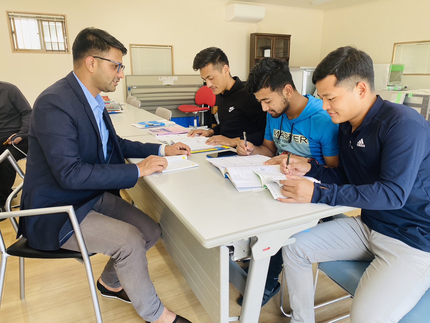 ネパール人技能実習生の法的保護講習に立ち会い}